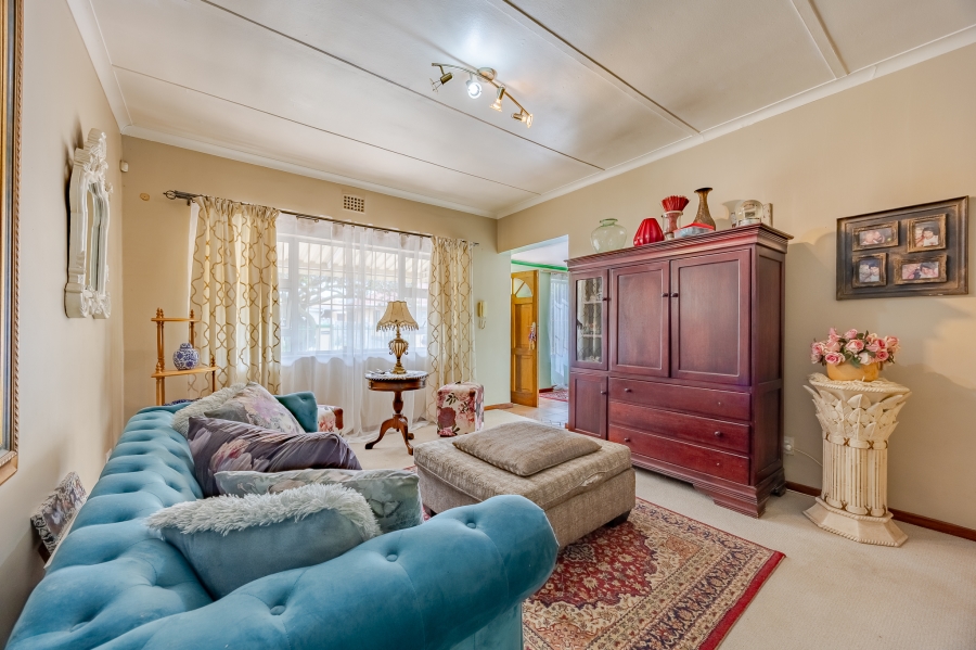 4 Bedroom Property for Sale in Oakdale Western Cape